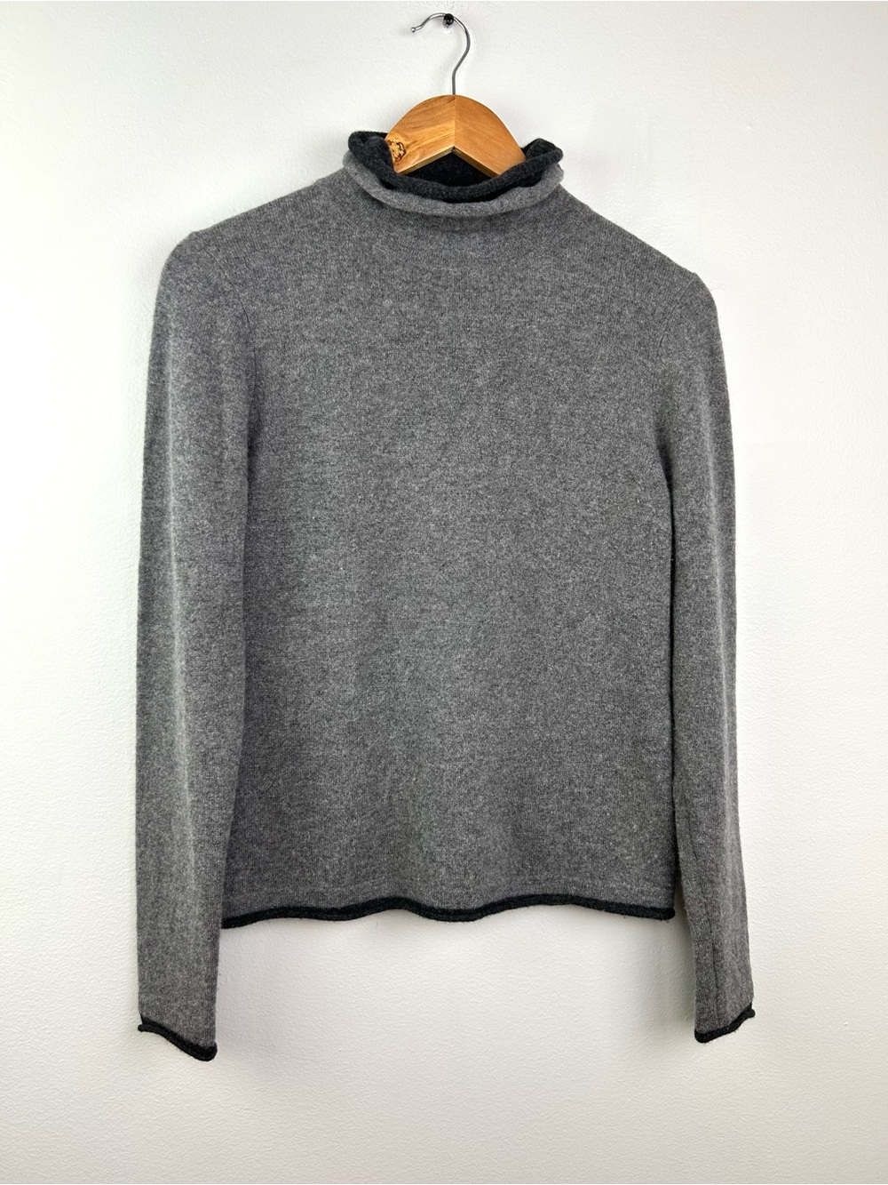 PLY cashmere Gray mock neck Long Sleeve pullover Sweater size M in gray